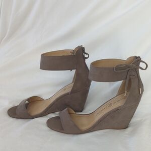 Chinese Laundry Camomile Taupe Suede Wedge Sandals - Size 7